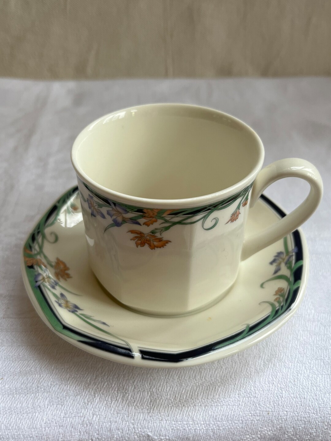 A Set of 8 Royal Doulton Juno Fine Bone China Tea/ Coffee Etsy