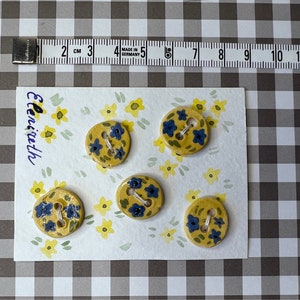 Botones de cerámica amarillos con flores, juego imagen 6
