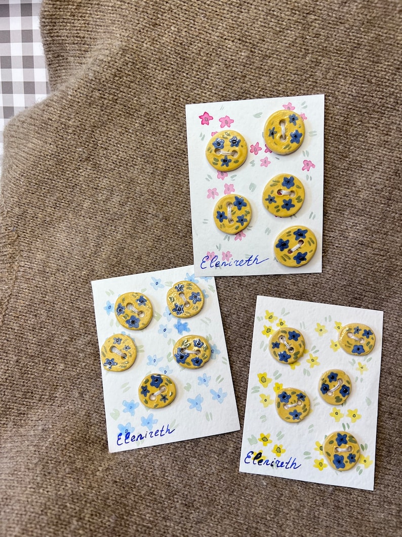 Botones de cerámica amarillos con flores, juego imagen 1