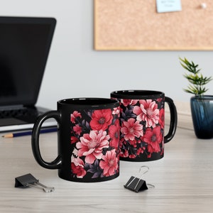 The Elegant Blooms Black Mug: A Fusion of Timeless Beauty and Modern Style!