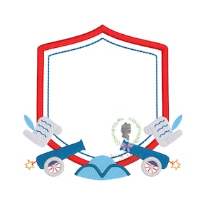 Pode incluir: Desenho bordado em vermelho, branco e azul com um escudo com canhões de cada lado. O escudo está vazio e pode ser personalizado com texto.