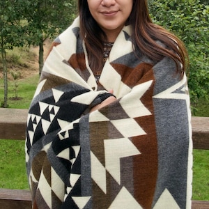 100% alpaca wool Southwest Star blanket by Tomebamba Co