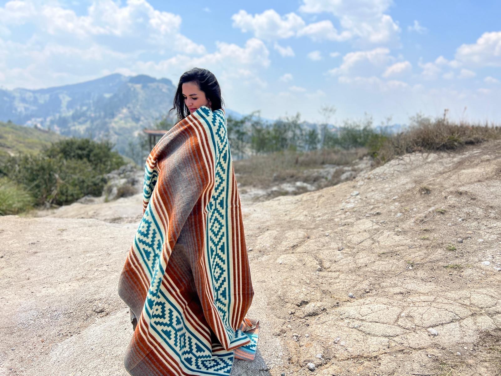 100% alpaca wool Rayas blanket by Tomebamba Co