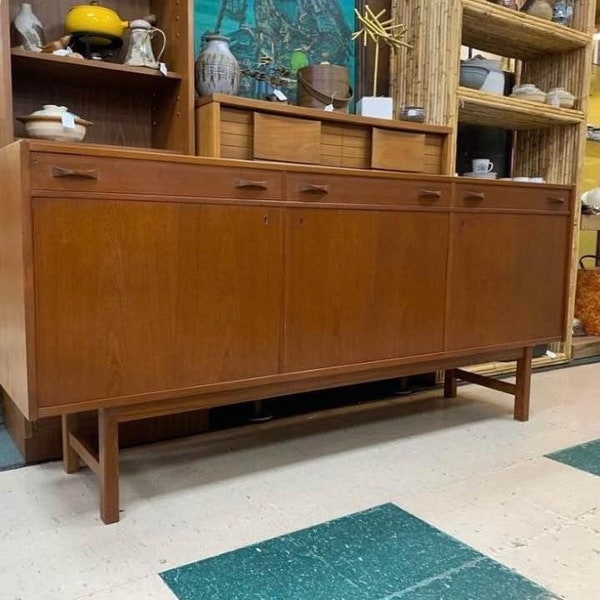 Mid Century Teak Credenza Buffet - Handcrafted Scandinavian Design - Retro Storage Cabinet for Dining Room or Living Space