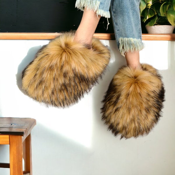 Faux Fox Fur Slippers - Furry Slides for Her, Warm Sandals, Vegan Fox Fur Sandals, Gift for Her, Women Slippers, Fluffy Winter Slides