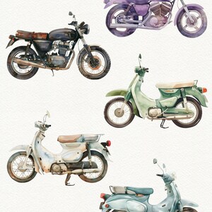 Pu&ograve; includere: Una collezione di cinque motociclette vintage in vari colori, tra cui viola, nero, verde e blu. Le motociclette sono tutte in stili diversi, che vanno dai cruiser classici ai scooter moderni.