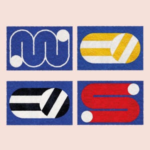 Könnte beinhalten: Vier blaue quadratische Teppiche mit verschiedenen weißen und farbigen Designs. Der erste Teppich hat ein weißes, geschwungenes Linienmuster. Der zweite Teppich hat ein weiß-gelb gestreiftes Kreismuster. Der dritte Teppich hat ein weiß-schwarz gestreiftes Kreismuster. Der vierte Teppich hat ein rotes, geschwungenes Linienmuster.