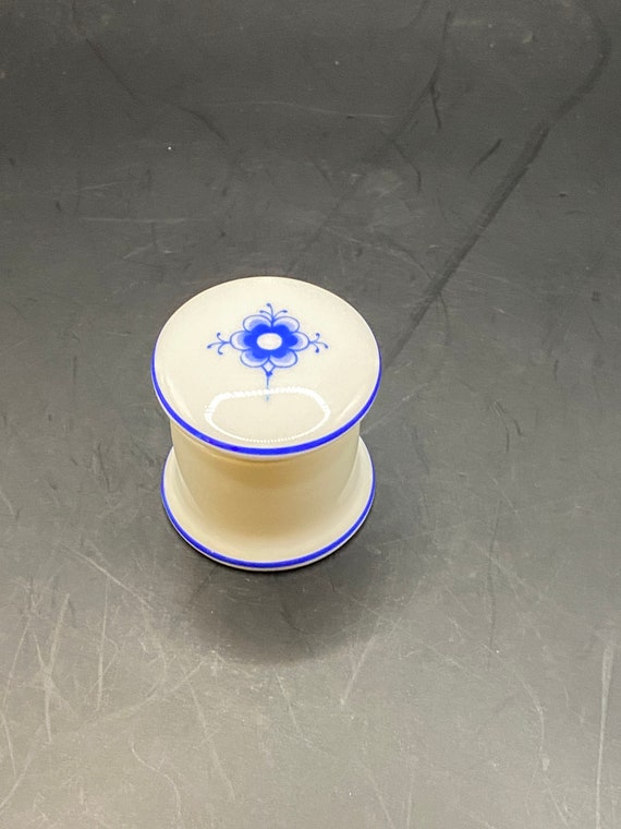 Bing & Grondahl Spool-Shaped Porcelain Trinket Bo… - image 1