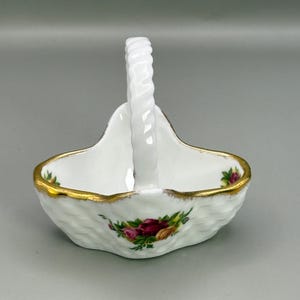 Royal Albert Old Country Roses Miniature Posy Basket – Bone China Floral Figurine – Collectible – 3&quot;