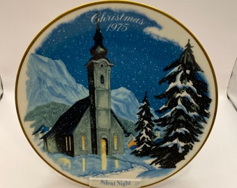1975 Danbury Mint "Silent Night" Christmas Collector's Plate