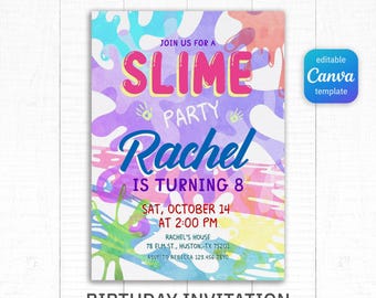 Op de afbeelding: Een kleurrijke verjaardagsuitnodiging met een slijmthema. De uitnodiging heeft een aquarel achtergrond met spatten verf in tinten roze, paars, blauw, groen en geel. De tekst luidt "Join us for a Slime Party Rachel is turning 8 Sat, October 14 at 2:00 PM Rachel's House 78 Elm St., Huston, TX 75201 RSVP to Rebecca 123.456.7890 Birthday Invitation".