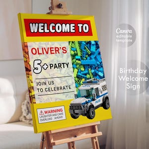 Può includere: Un cartello di benvenuto di compleanno giallo su un cavalletto. Il cartello recita "WELCOME TO OLIVER'S 5+ PARTY" con un veicolo della polizia giocattolo e blocchi colorati. Il cartello include anche il testo "JOIN US TO CELEBRATE".