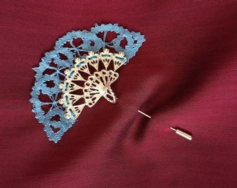 Fan-shaped brooch with bobbin lace trim
