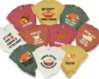 Peut inclure: Un ensemble de dix t-shirts sur le thème de Thanksgiving avec différents motifs et dictons. Les t-shirts présentent des images de dindes, de citrouilles, de sauce, de purée de pommes de terre et de tarte. Les dictons incluent "Let's give them pumpkin to talk about", "Feast Mode", "Hot Stuffing Coming Through", "Nobody puts gravy in the corner", "I'm all about that baste", "Main Man", "Nothing gets butter than this", "Thankful, Blessed, Mashed Potato Obsessed", "Piece Out", and "I'm all about that baste".