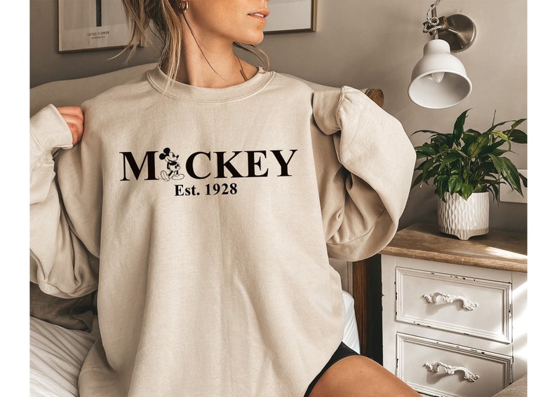 Retro Mickey Mouse Sweatshirt,Vintage Mickey Sweatshirt,Magic Kingdom,Disneyland Mickey Sweatshirt,Minnie Sweatshirt,Disney Vacation Shirt immagine 1