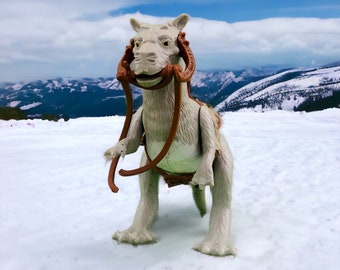 Kenner Star Wars ESB Tauntaun Closed Belly with Original Reins & Saddle, 1979