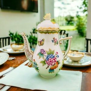 Herend Queen Victoria Coffee Pot, Circa 1960-1970