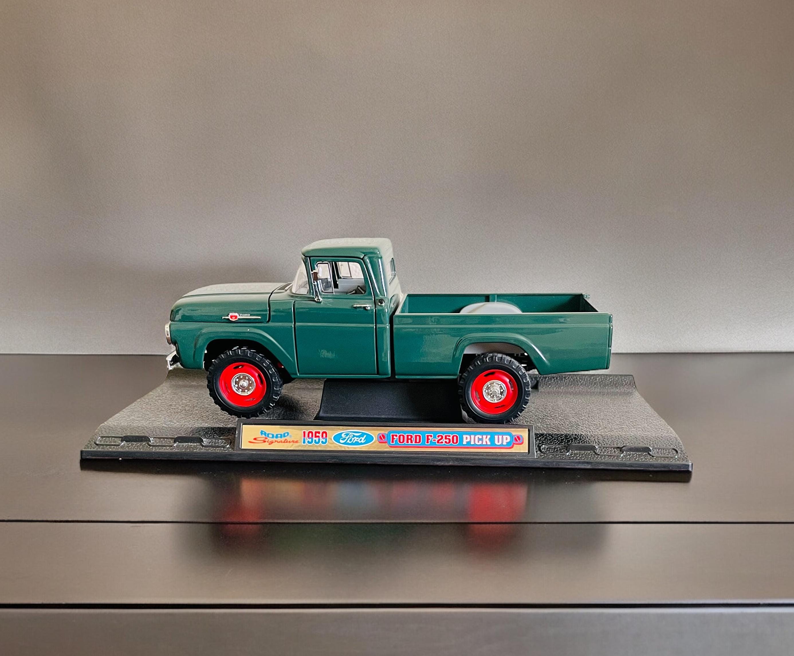Road Signature 1959 Ford F-250 Pick Up Truck #92318 | 1:18 Model