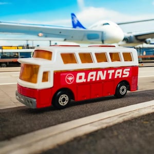 Streichholzschachtel Superfast Nr. 65 Airport Reisebus QANTAS, 1977