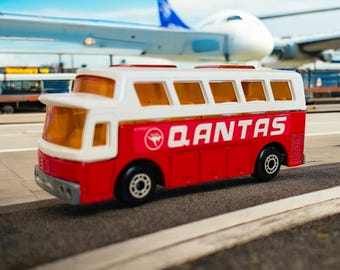Matchbox Superfast No. 65 Airport Coach QANTAS, 1977