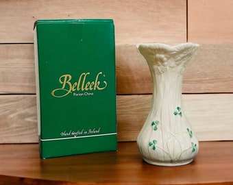 Belleek Parian China-7th Mark Classic Daisy Toy Spill Vase with Original Box, 1980-1993