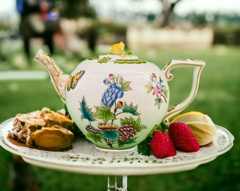 Herend Queen Victoria Teapot, Circa 1960-1970