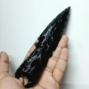 6&quot; Black Obsidian Arrowhead Knife – Volcanic Glass Ritual Blade, Shamanic Tool for Protection, Grounding, Chakra Cutting, Wiccan Altar Decor