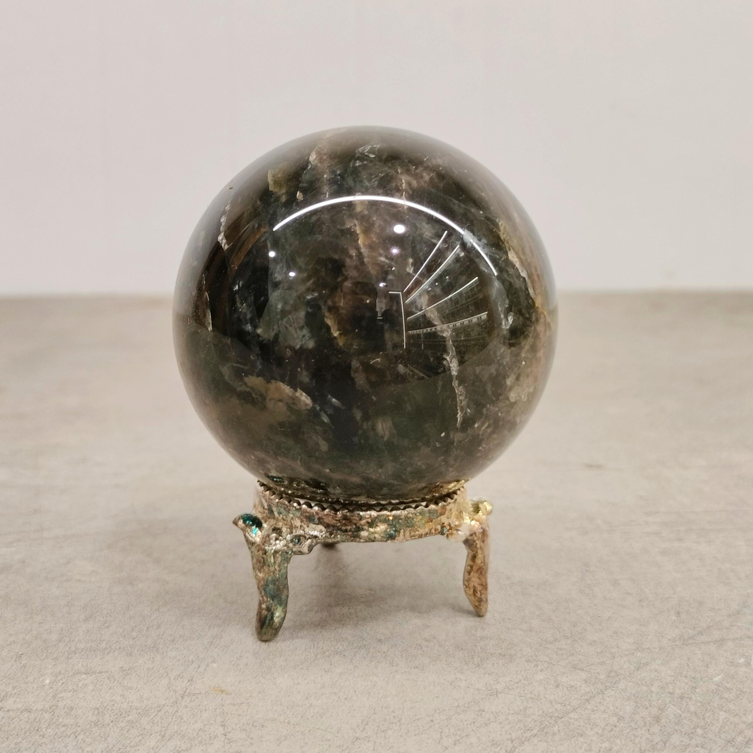 ブラックムーンストーンスフィア：自然な輝き、直感力、そして守護の