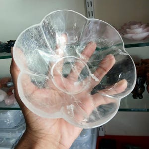 Clear Quartz Crystal Flower Bowl: Hand-Carved Healing Bowl, 6&quot;Hand-Carved Crystal Bowl for Charging,