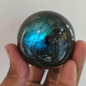 Flashy Labradorite Sphere 40-55mm – Natural Crystal Ball for Aura Protection & Intuition | Third Eye Chakra Stone | Polished Labradorite
