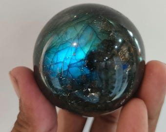 ブラックムーンストーンスフィア：自然な輝き、直感力、そして守護の