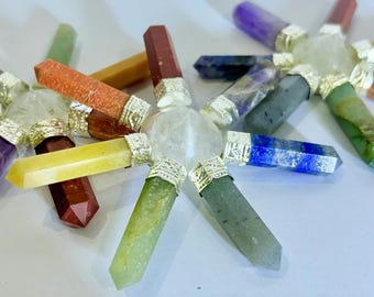 Generatore di energia dei sette chakra: piramide di quarzo trasparente, griglia di cristallo curativo