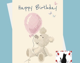 Tarjeta de cumpleaños de osito de peluche en punto de cruz: Crafty Friend, 5 x 7 pulgadas