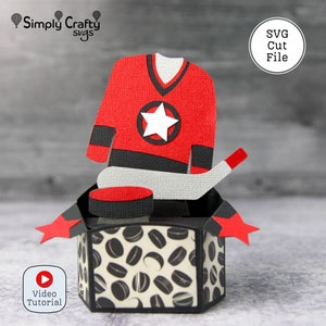 Fichier de coupe SVG carte de hockey pour Cricut ou Silhouette. Carte de pointage de hockey SVG. Bricolage hexagonal en carton popup avec chandail de hockey et rondelle de hockey.