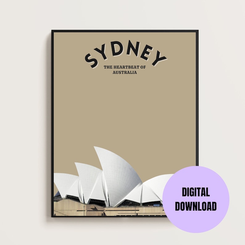 K&ouml;nnte beinhalten: Ein digitaler Download-Druck mit beigefarbenem Hintergrund und dem Text "SYDNEY THE HEARTBEAT OF AUSTRALIA" in schwarzer Schrift oben. Das Opernhaus von Sydney ist unten auf dem Druck abgebildet.