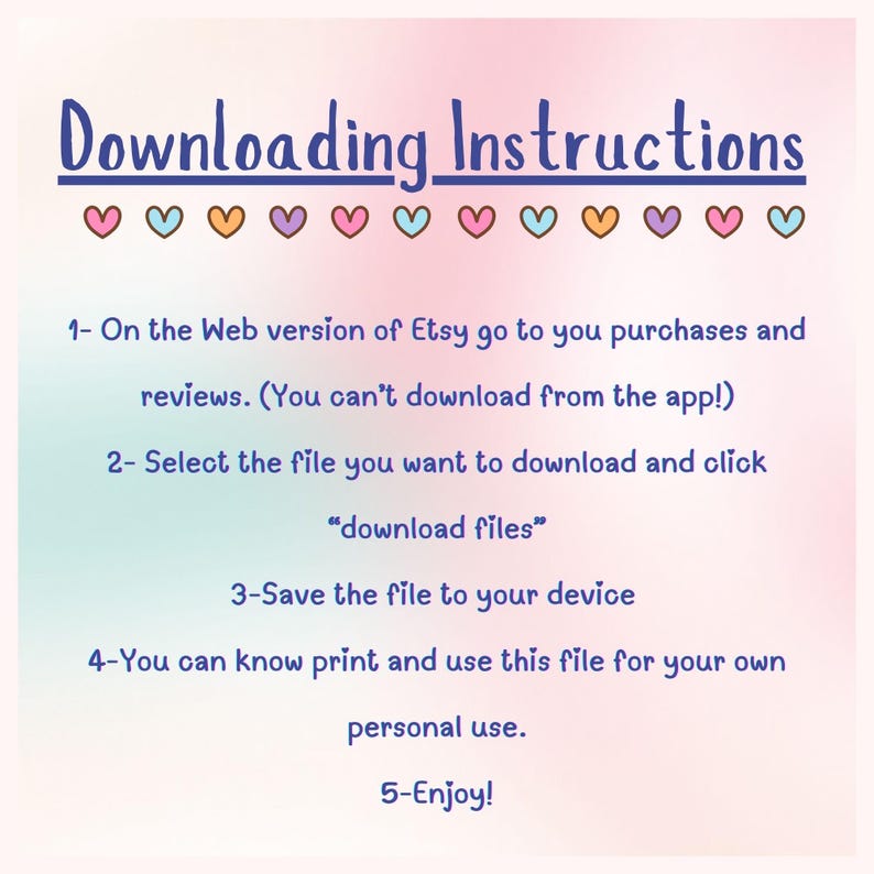 Op de afbeelding: Een pastelkleurige afbeelding met de woorden "Downloading Instructions" in blauw schrift. De instructies beschrijven hoe je bestanden van Etsy kunt downloaden, inclusief het gebruik van de webversie, het selecteren van bestanden en het opslaan op een apparaat. De afbeelding bevat decoratieve harten.