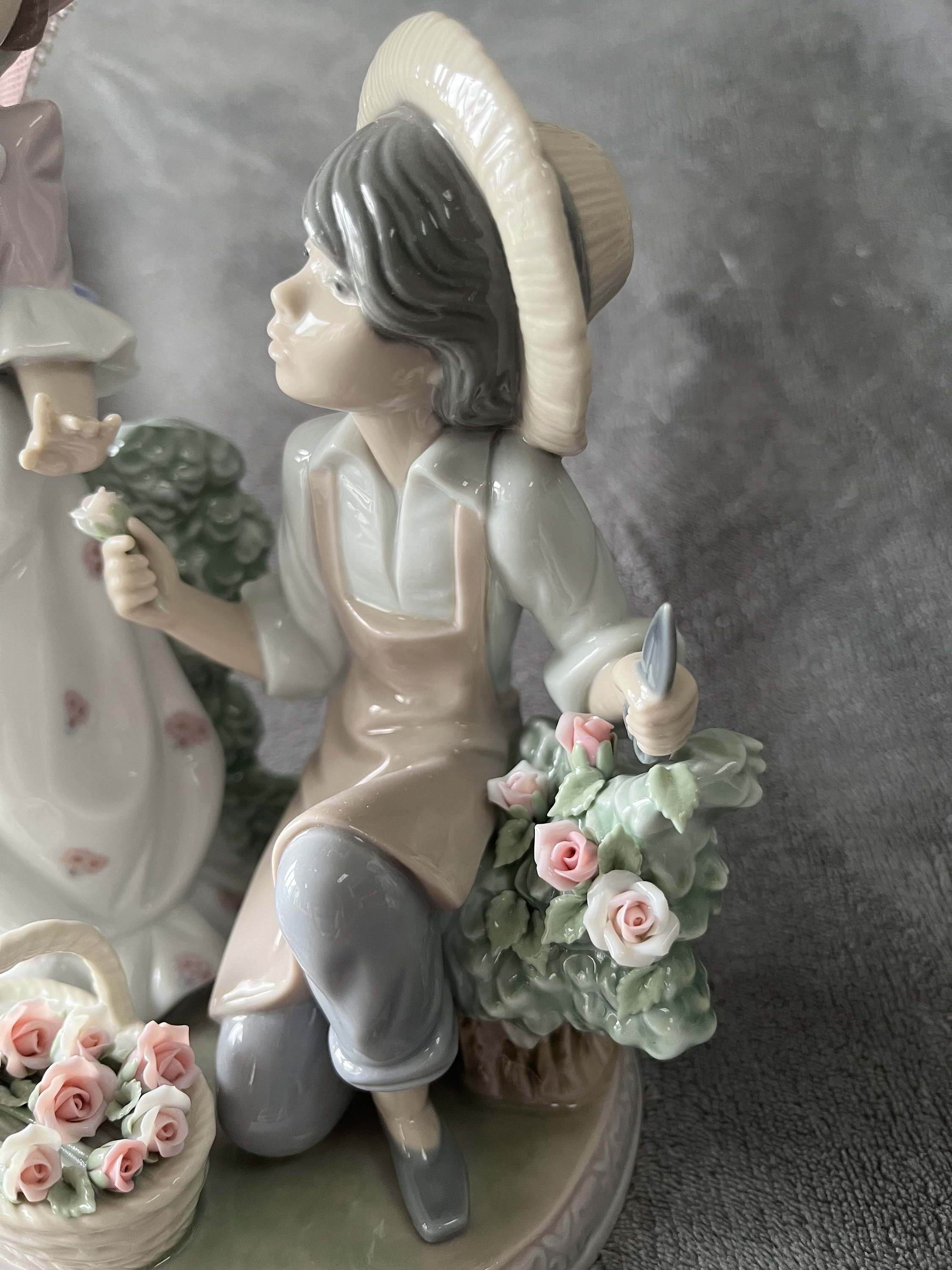 Lladro Jardinerito Amable 'for You' Boy Offering Flower to Girl