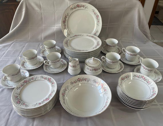 Premiere Rose Garden 3740 Fine China Dinnerware Service for Eight