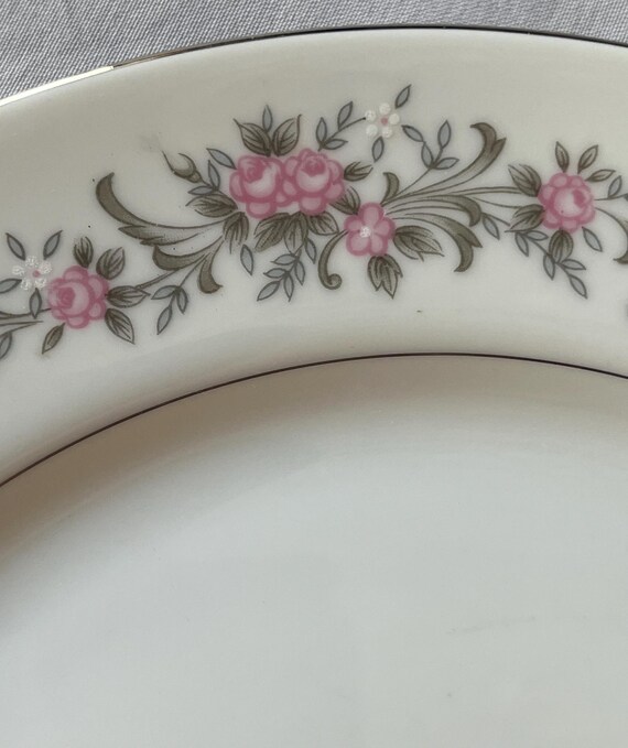 Premiere Rose Garden 3740 Fine China Dinnerware Service for Eight