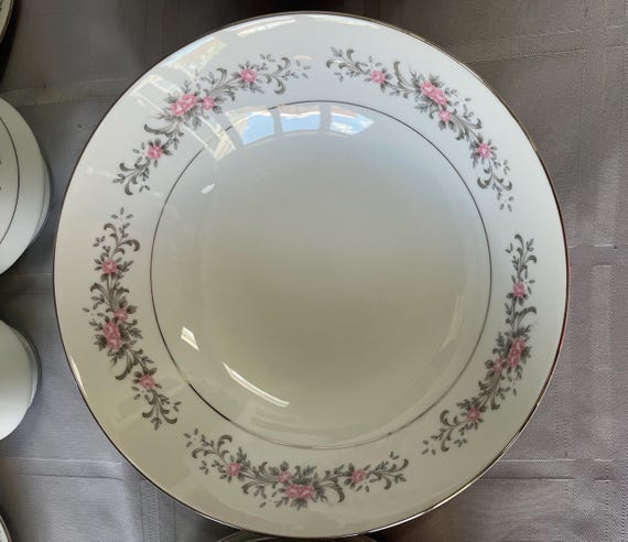 Premiere Rose Garden 3740 Fine China Dinnerware Service for Eight