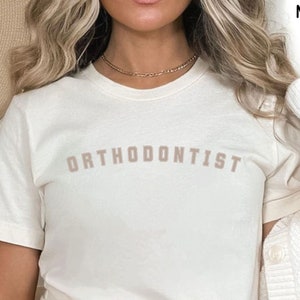 Einfarbiges Kieferorthopädie Shirt minimalistisches Kieferorthopädie T-Shirt Ortho Shirt Kieferorthopäde Geschenk zukünftige Kieferorthopäde Geschenke