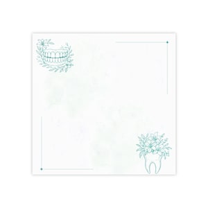 Puede incluir: Una tarjeta cuadrada blanca con un diseño dental turquesa. El diseño incluye una dentadura con flores en la esquina superior izquierda y un diente con flores en la esquina inferior derecha. Líneas turquesas y detalles florales completan el diseño.
