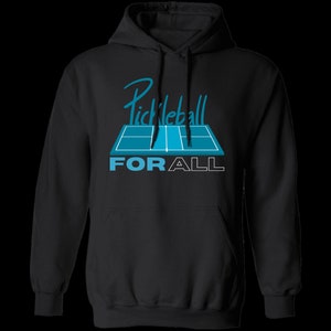 Puede incluir: Sudadera con capucha negra con un gráfico azul y blanco de una cancha de pickleball y el texto "Pickleball FOR ALL".