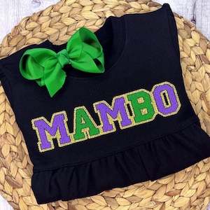 Camisa com apliques de glitter para o Mardi Gras: look personalizado para a Terça-feira Gorda