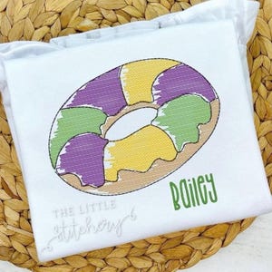 Camisa bordada King Cake: Traje personalizado para o desfile de Mardi Gras