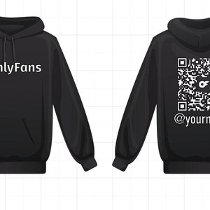 Puede incluir: Sudadera con capucha negra con el logo de OnlyFans en la parte delantera y un código QR con el texto "@yourname" en la parte trasera. La sudadera tiene capucha y bolsillo delantero.