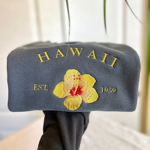 Embroidered Hawaii Sweatshirt, Yellow Hibiscus Crewneck Sweatshirt, Hawaii Yellow Hibiscus, Vintage Sweatshirt, Kauai, Maui