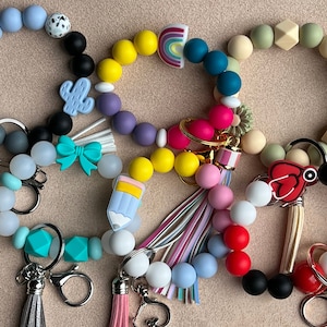 Llavero de pulsera con cuentas, llavero personalizado, regalo de pulsera con cuentas coloridas para ella
