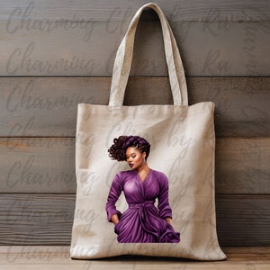 Op de afbeelding: Een tote bag met een ontwerp van een vrouw met donkerbruin haar en een paarse jurk. De vrouw kijkt naar beneden en heeft haar hand in haar zak.
