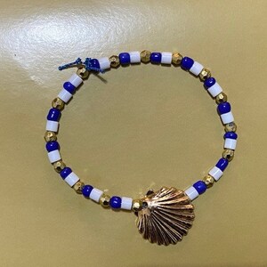 Seashell Charm - Blue, White, & Gold Seashell Themed Bracelet with Gold Seashell Charm